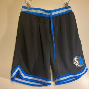 NBA Game Ultra Men’s Dallas Mavericks Sz XL team Colored Basket Shorts Logo